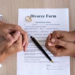 Mua đơn ly hôn ở đâu? Đơn ly hôn có tự viết được không?