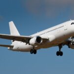 Tội điều động hoặc giao cho người không đủ điều kiện điều khiển tàu bay