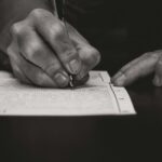 Tội mua chuộc hoặc cưỡng ép người khác trong việc khai báo, cung cấp tài liệu