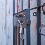 Tội tha trái pháp luật người bị bắt, người đang bị tạm giữ, tạm giam, người đang chấp hành án phạt tù